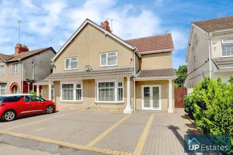 3 Bedroom Semi Detached House To Rent