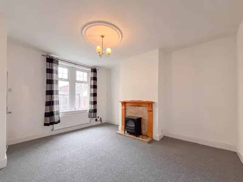 2 Bedroom House To Let Newly Decorated