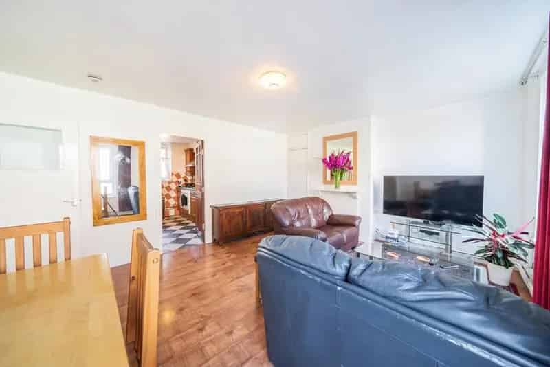 Two Bedroom Borough Apartment - First Time Buyer Ideal