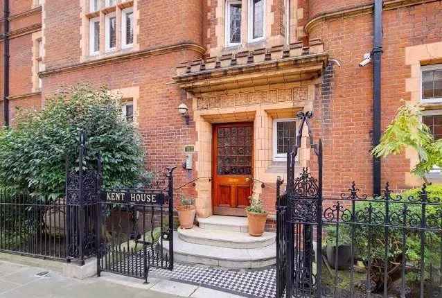 Luxury Kensington Apartment with Private Garden and Terrace