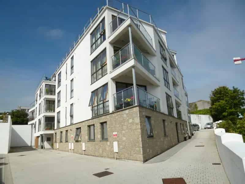 1 Bedroom Apartment for Sale in Gated Development