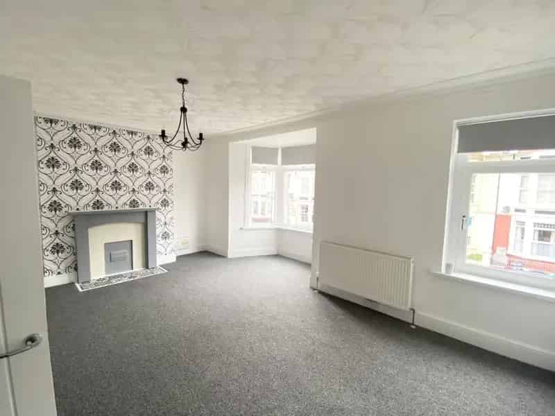 3 bedroom maisonette