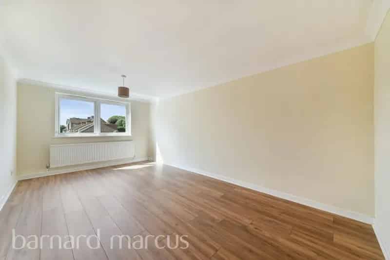 Spacious 2-Double Bedroom Flat South Croydon Near Station