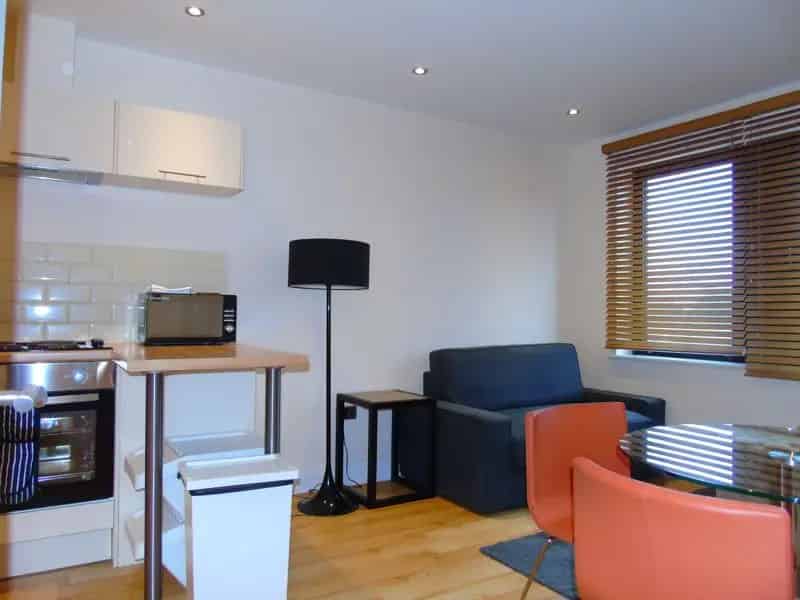 1 Bedroom Apartment Near MINI Plant Oxford