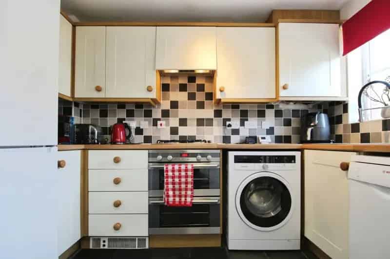 2 Bedroom Mid Terrace House in Penylan