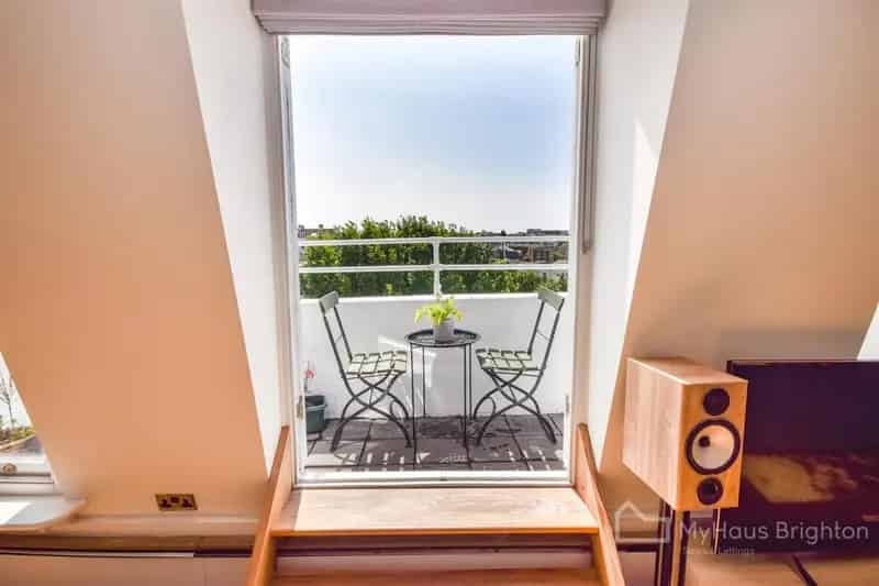 2 Bedroom Penthouse Apartment Brighton Sea Views