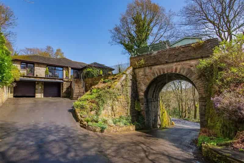 3 Bedroom Detached Bungalow with Unique Guest House in Butternab Ridge