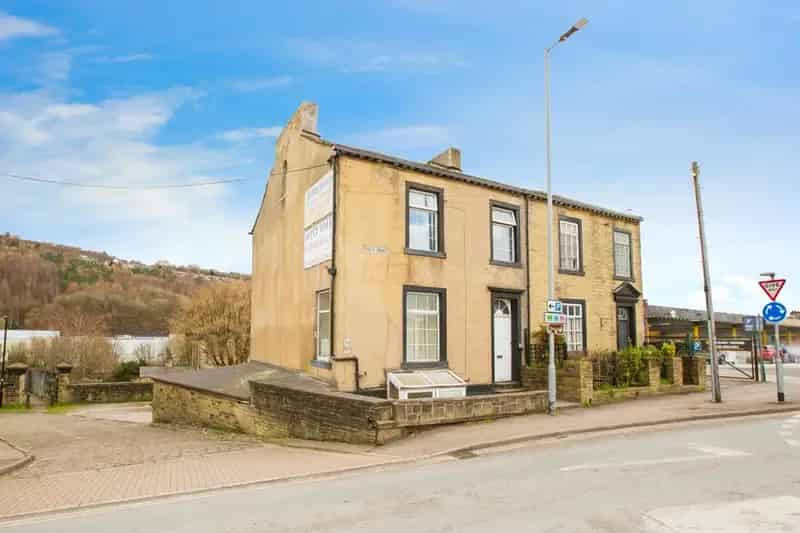 6 Bedroom Semi Detached House Halifax West Yorkshire