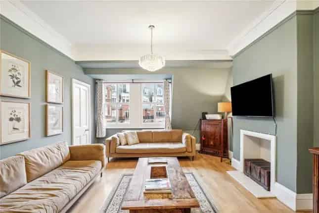 4-Bedroom Flat for Sale Kensington Court London W8