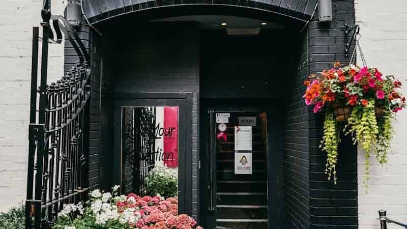 West End Salon Office Retail Space