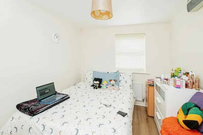 Three Bedroom Semi-Detached House in Oakley Vale