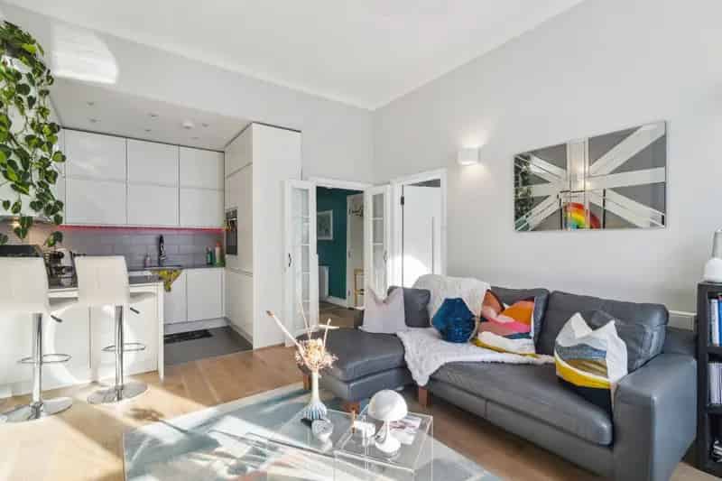 2 Bedroom Apartment Bayswater Hyde Park Share of Freehold