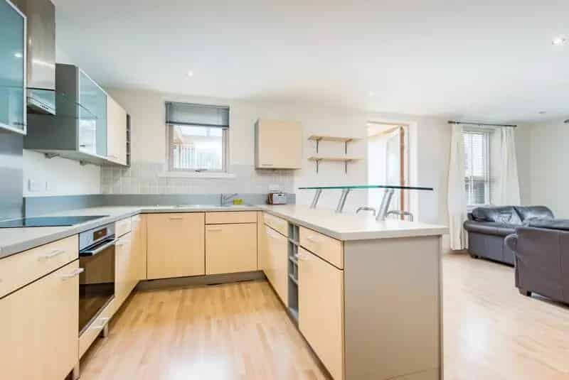 3 Bedroom Clifton Village Apartment with Roof Garden and Parking