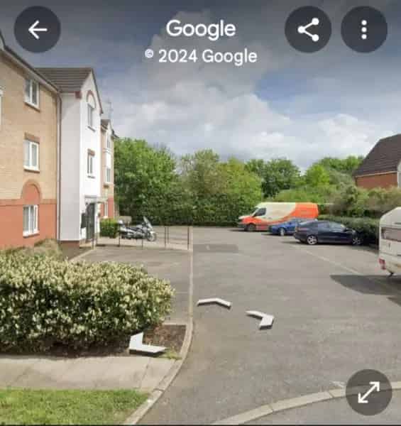 1 Bed Flat 2nd Floor Spacious Quiet Area Ample Parking