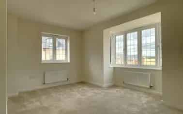 Spacious 34 Bedroom Detached House Near M5 Motorway