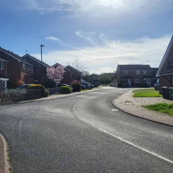 2 Bed House Driveway Carport Garden Near Shops A46 Access