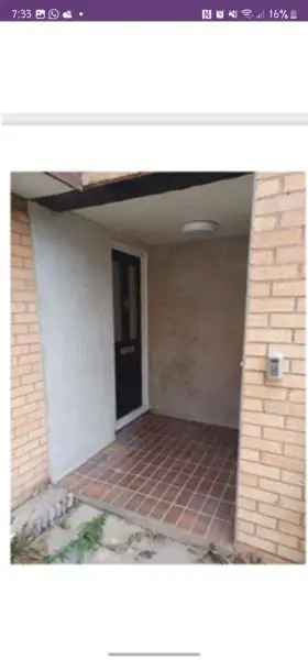 Flat For Rent in Crawley, England