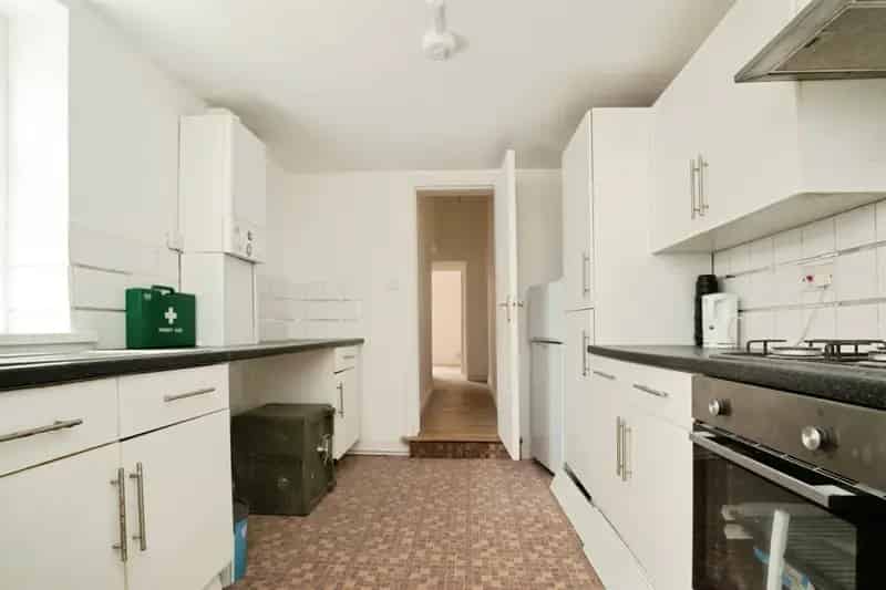 Two Apartment End Terrace House with Private Gardens