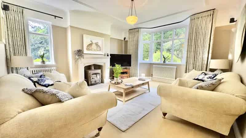 5 Bedroom Detached House with Annexe Eccleston Chester