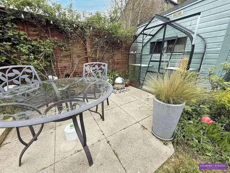 2 bed house for sale
