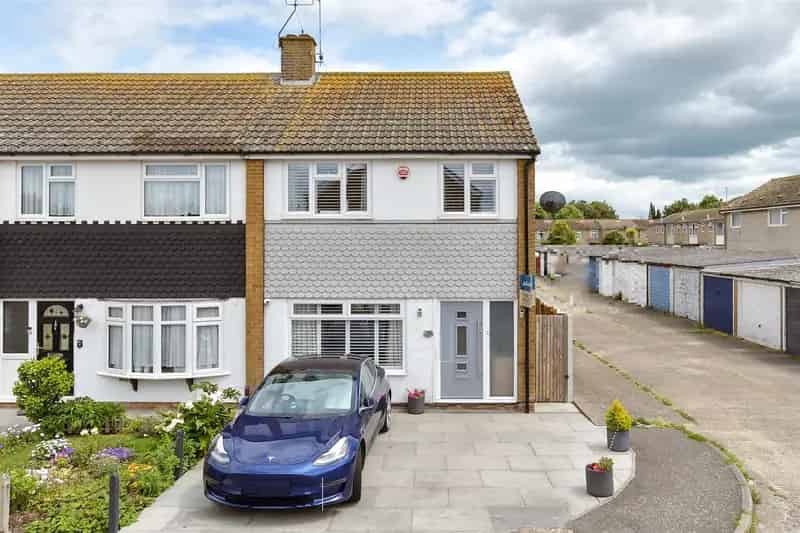 3 Bedroom Semi-Detached House For Sale