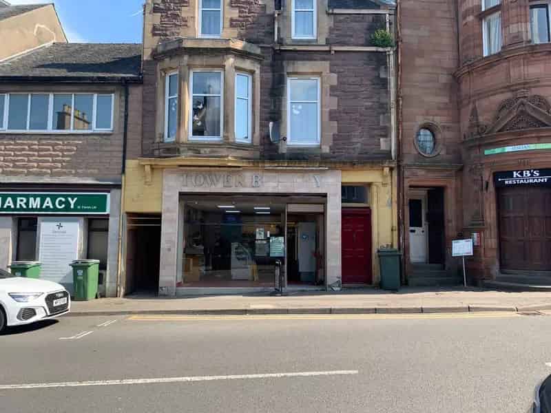 Mid Terraced Commercial Unit with Hot Food Consent