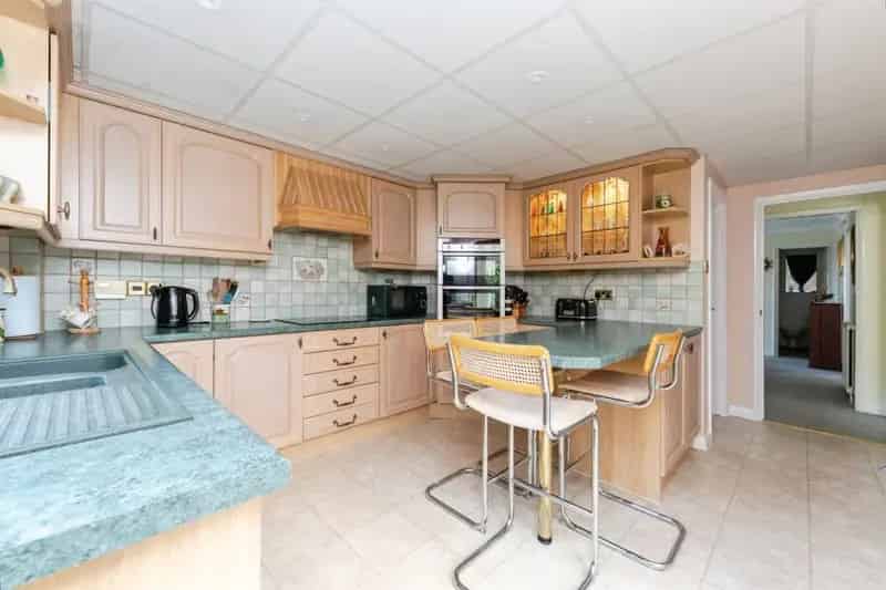 Four Double Bedroom Detached Family Home with Detached Garage