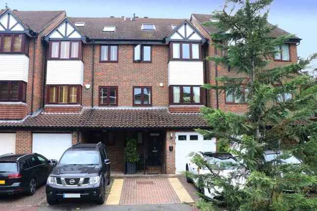 4 Bedroom Townhouse for Sale in Eliot Gardens Roehampton SW15