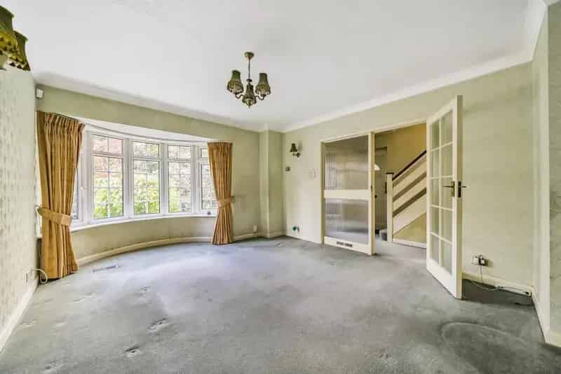 3 Bedroom Semi Detached House Near Beckenham High Street