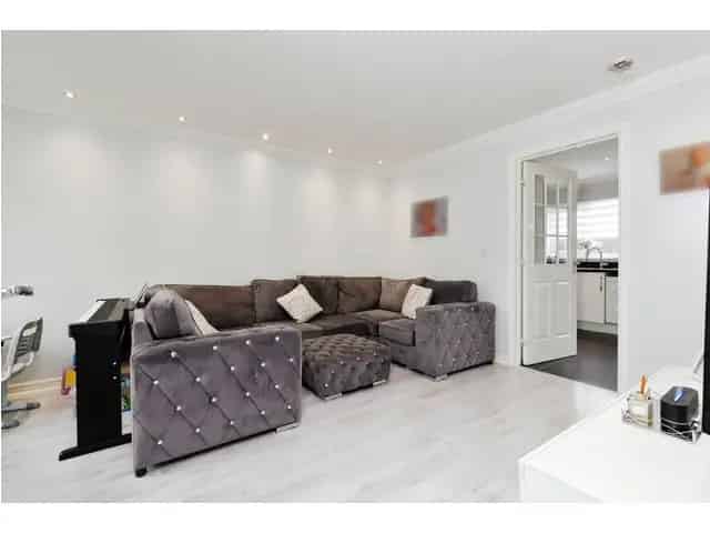 3 Bedroom End Terraced House for Sale