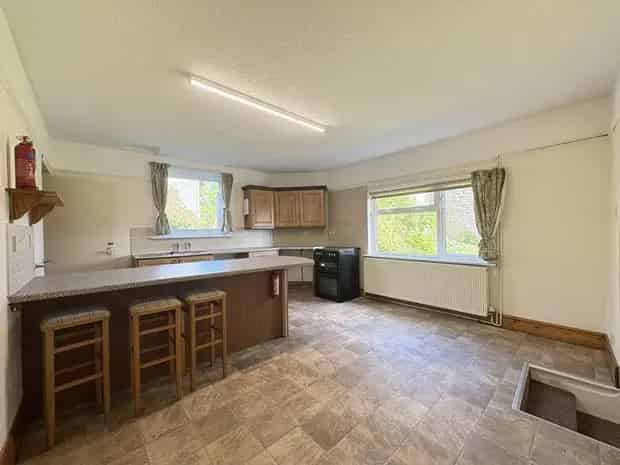 4 Bedroom Semi Detached House To Rent