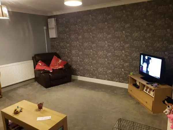 Flat For Rent in Sunbury-on-Thames, England