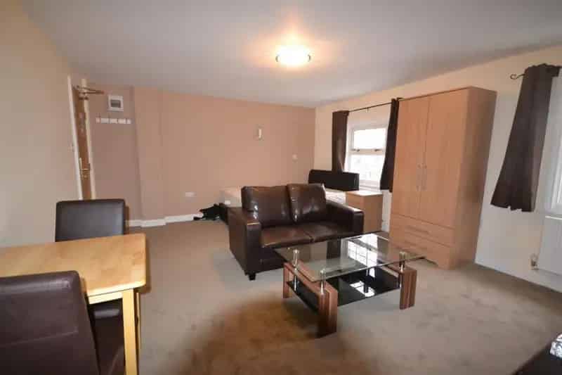 1 Bedroom Flat To Let Near Royal Berkshire Hospital