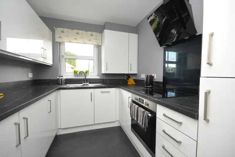 Luxury Town Centre Flat 2 Double Bedrooms Private Parking