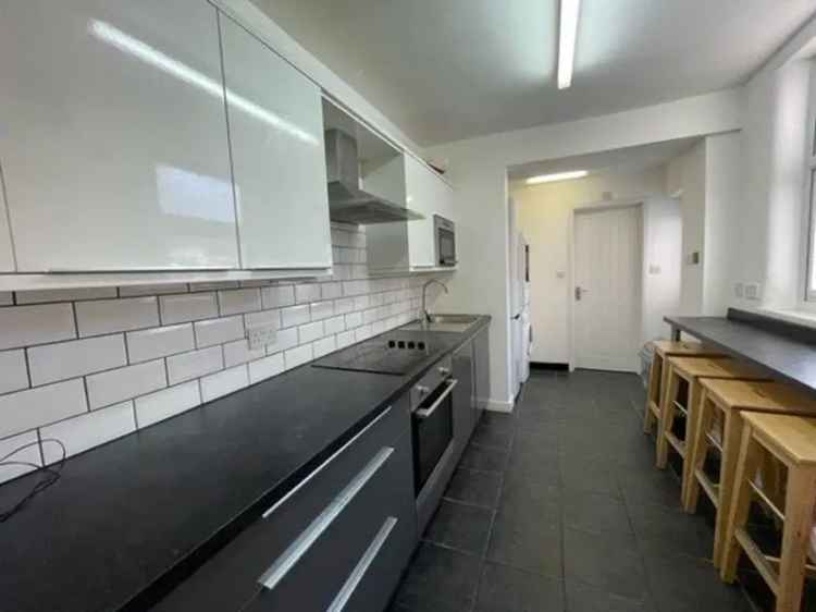 4 bedroom terraced house to rent