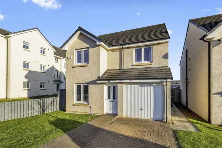 4 Bed House - Detached with 2 Reception Rooms