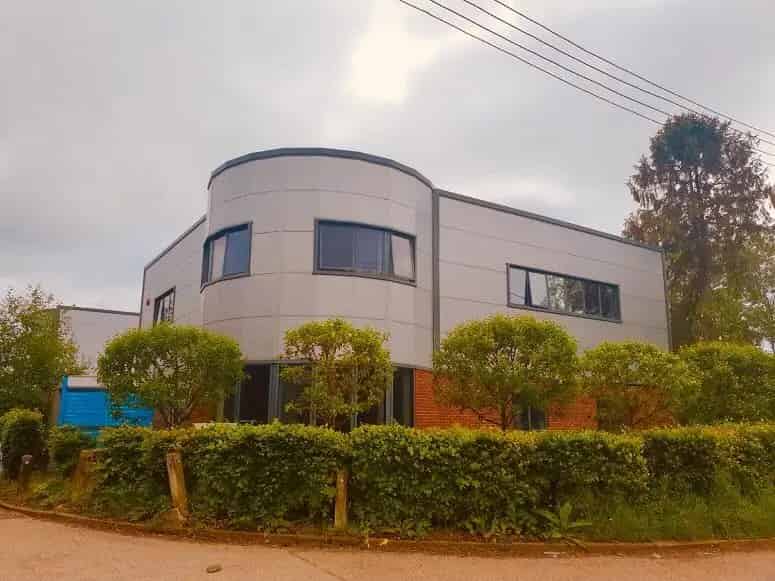 Modern Industrial Unit with Offices For Lease