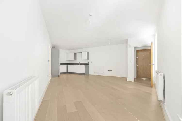 2 Bedroom Flat For Sale in Reigate