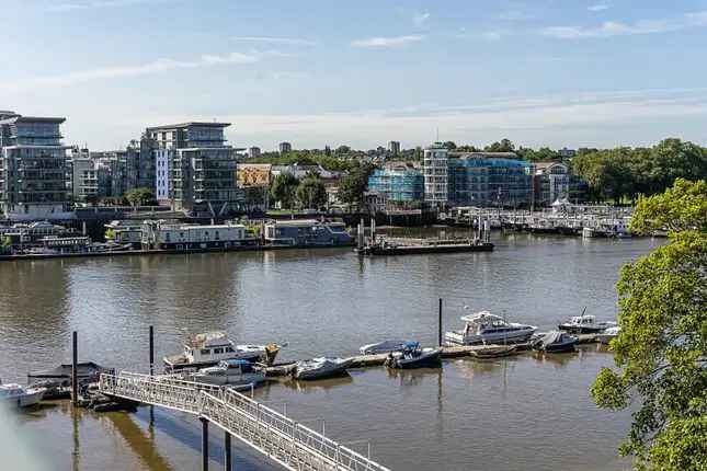 2-Bedroom Flat with River Thames Views and Terrace - Carnwath Road SW6