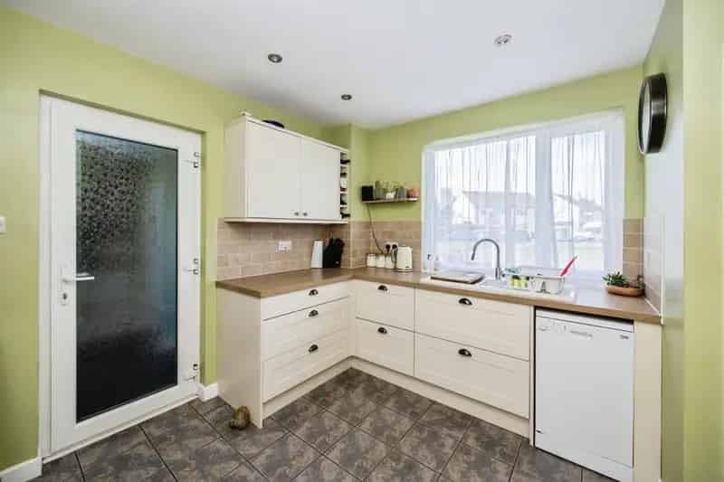 Spacious 3-Bed Semi Detached Home with Large Garden and Modern Features