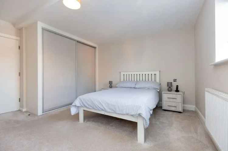 3 Bedroom Flat for Sale Kenilworth Warwickshire CV8