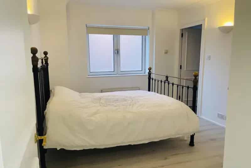 Thames View Apartment near Imperial Wharf Overground