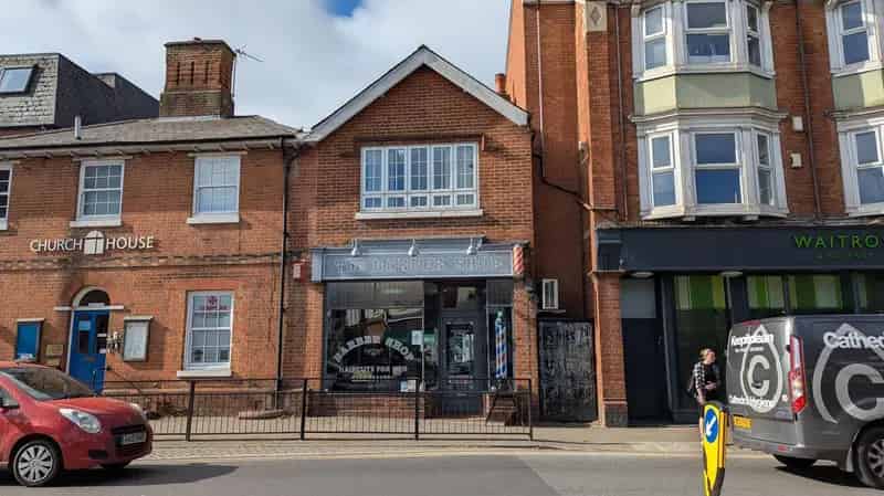 Retail Unit to Let in Caversham Near Waitrose