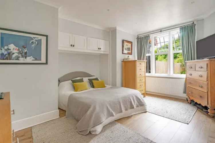 Apartment For Sale in Beacon Road, Wealden, England