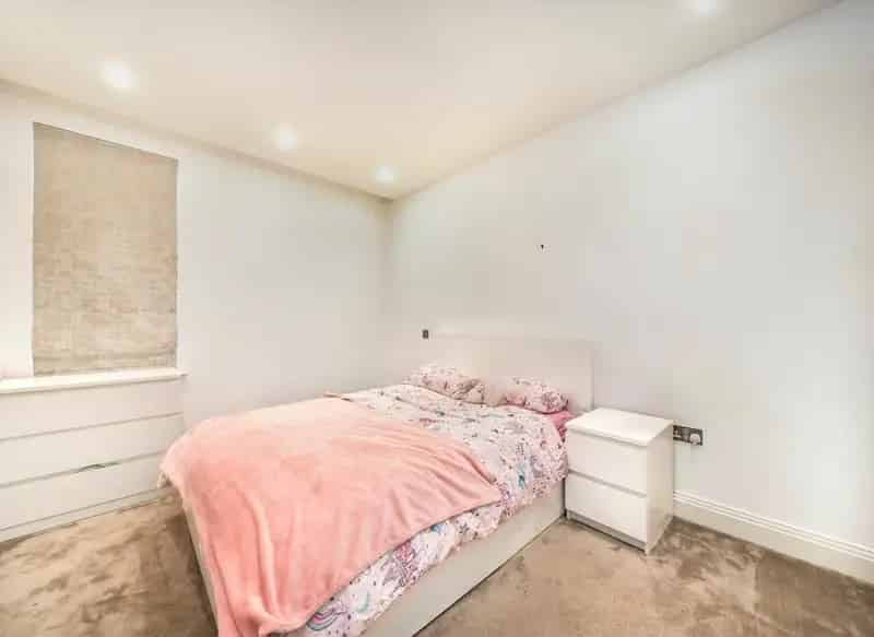 2 Bed 2 Bath Ground Floor Apartment Wimbledon Underground Parking