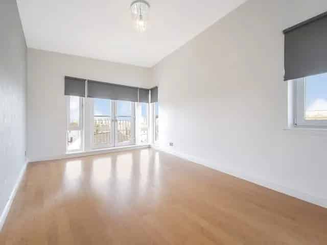 2 Bedroom Flat for Sale Top Floor Modern Flat