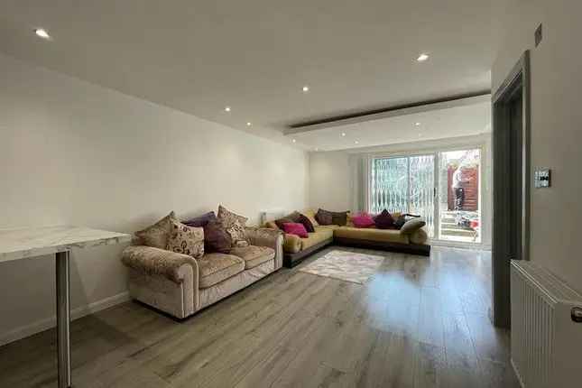 5 Bedroom Semi Detached House Camden London