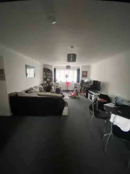 2 Bedroom Flat in Quiet Hawkinge Location