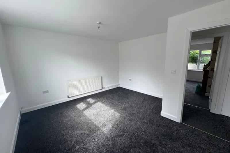 Refurbished One Bedroom Flat with Private Garden and Parking