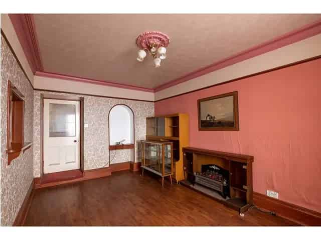 6 Bedroom End Terraced House For Sale - Huge Potential